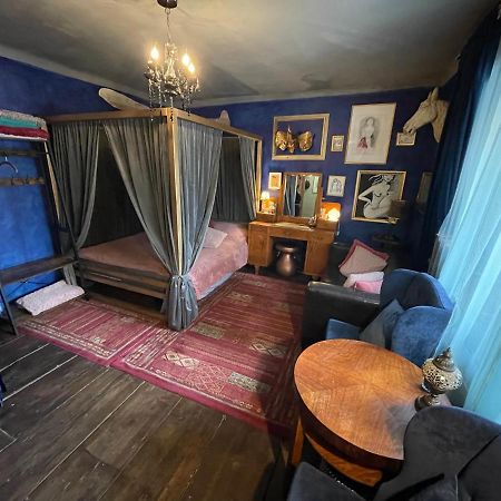 شقة Decadent Art Club Český Krumlov المظهر الخارجي الصورة
