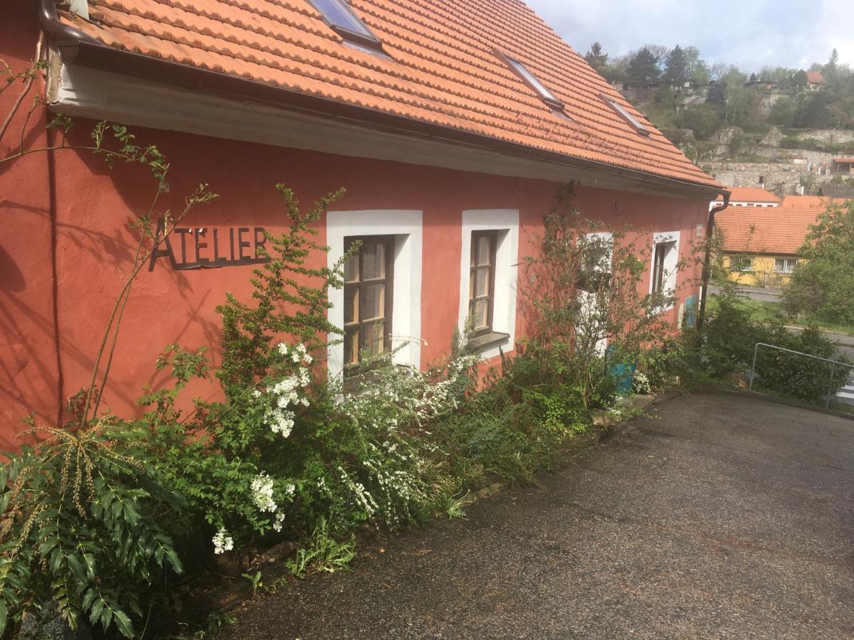 شقة Český Krumlov  في Decadent Art Club المظهر الخارجي الصورة